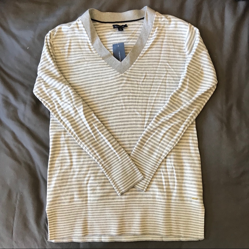 {TOMMY HILFINGER} Tommy Vneck Sweater NWT - Picture 5 of 8
